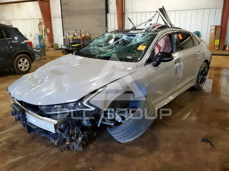 2022 KIA K5 фото