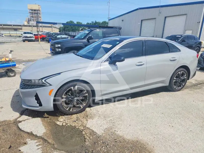 2022 KIA K5 фото