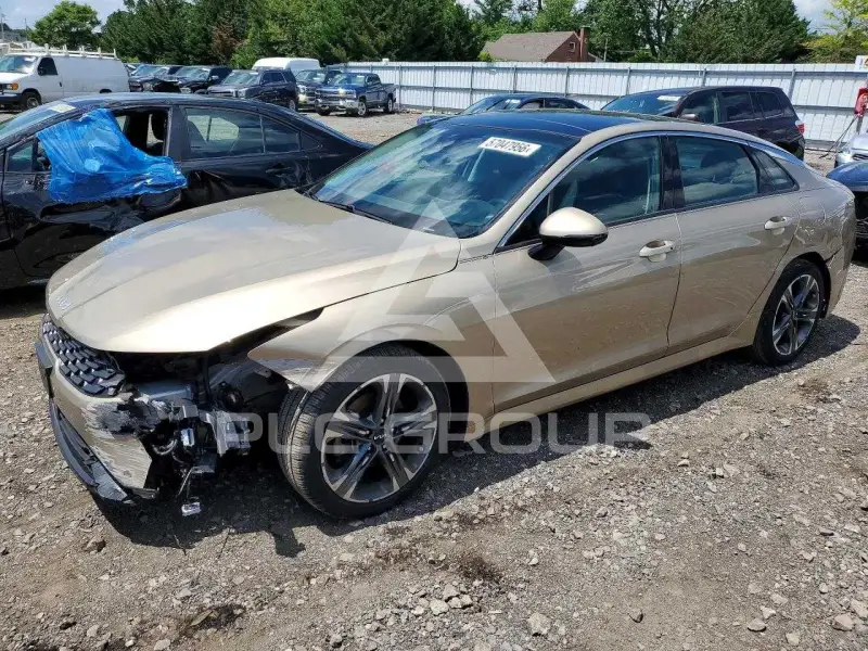 2022 KIA K5 фото