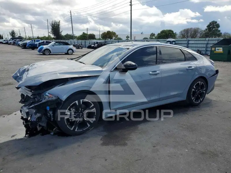 2022 KIA K5 фото