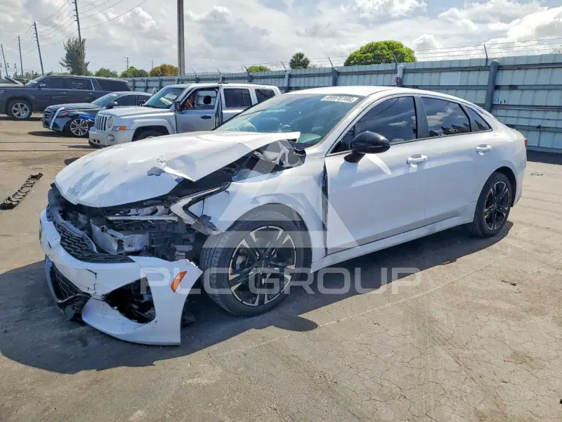2022 KIA K5 фото
