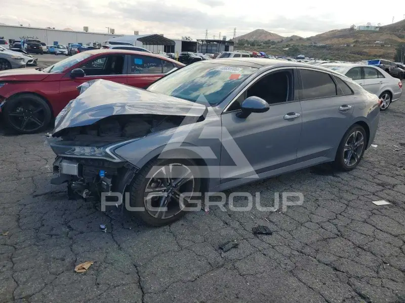 2022 KIA K5 фото