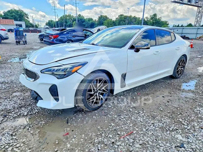 2022 KIA Stinger photo