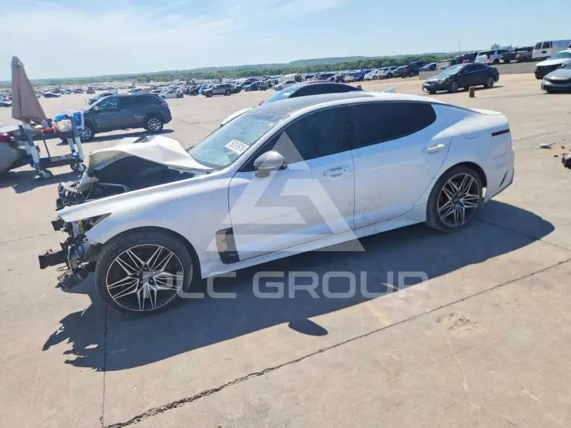 2022 KIA Stinger photo