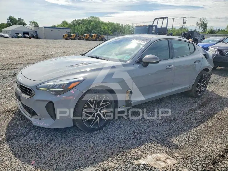 2022 KIA Stinger photo