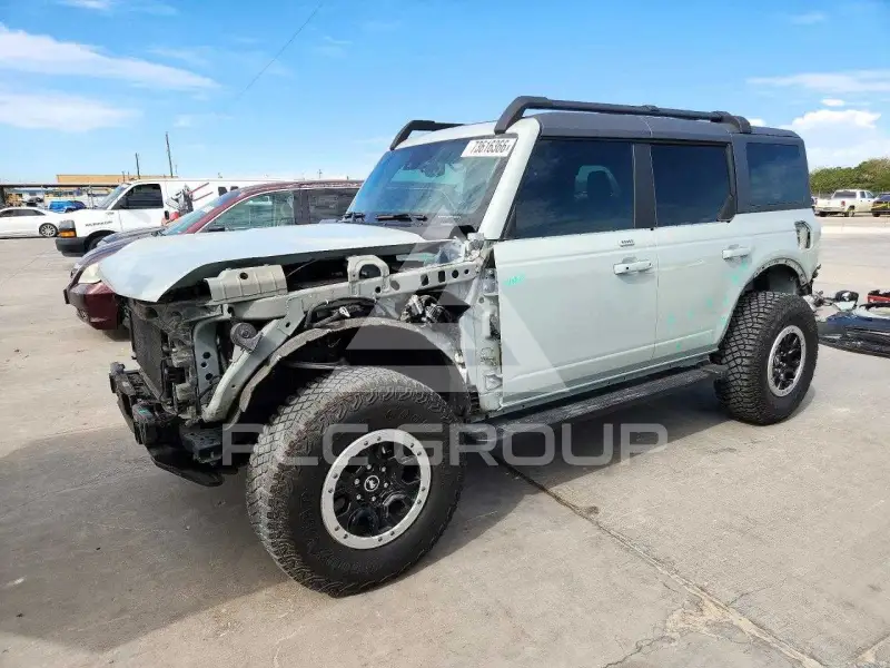 2022 Ford BRONCO photo
