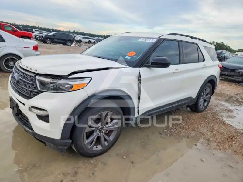 2022 Ford EXPLORER photo