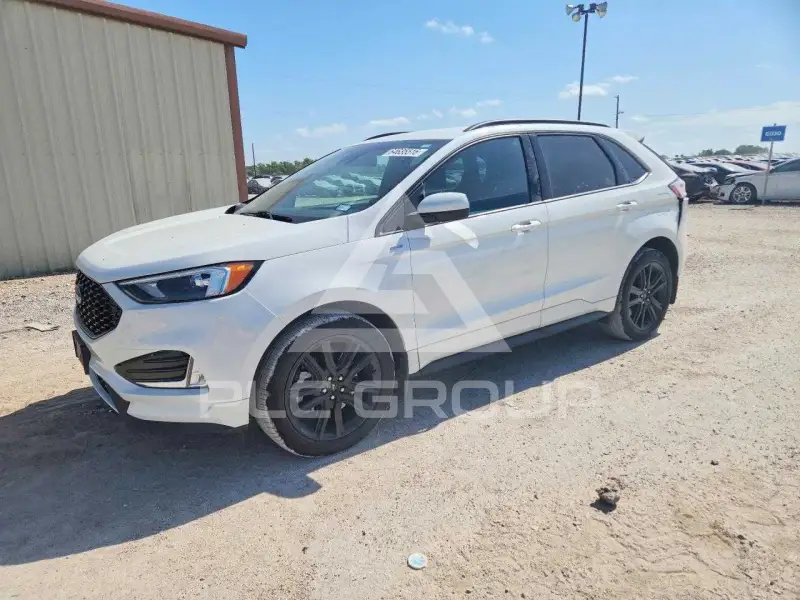 2022 Ford EDGE photo