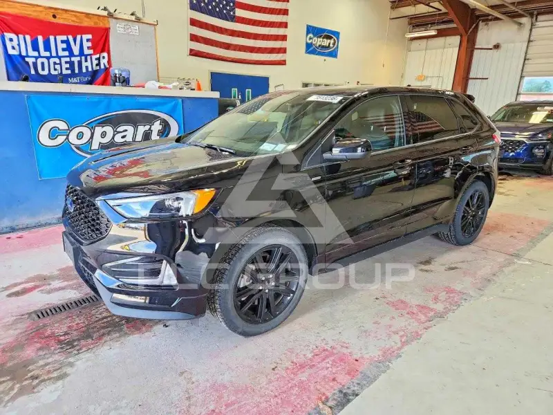 2022 Ford EDGE photo