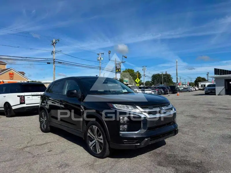 2023 Mitsubishi OUTLANDER photo