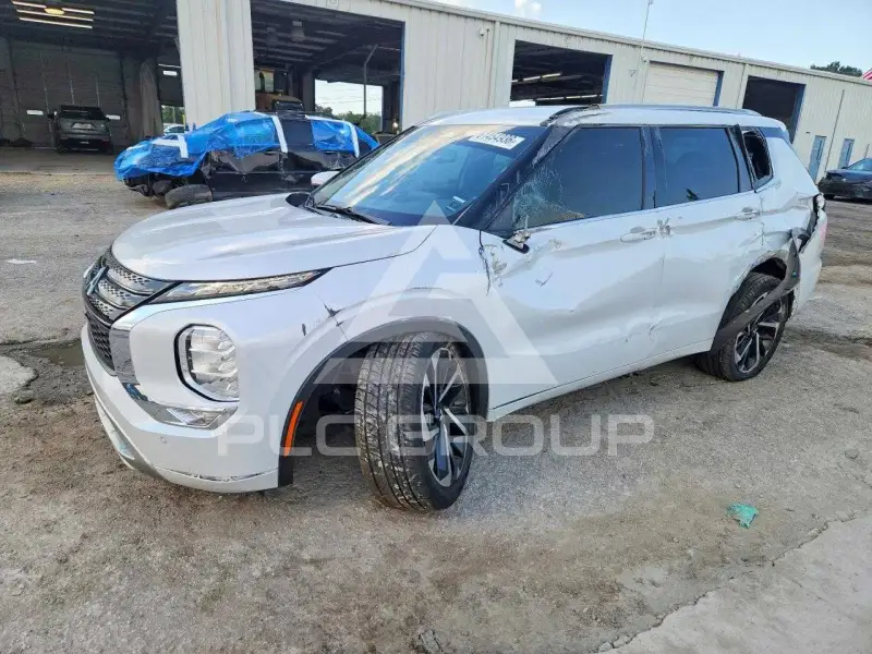 2023 Mitsubishi OUTLANDER photo