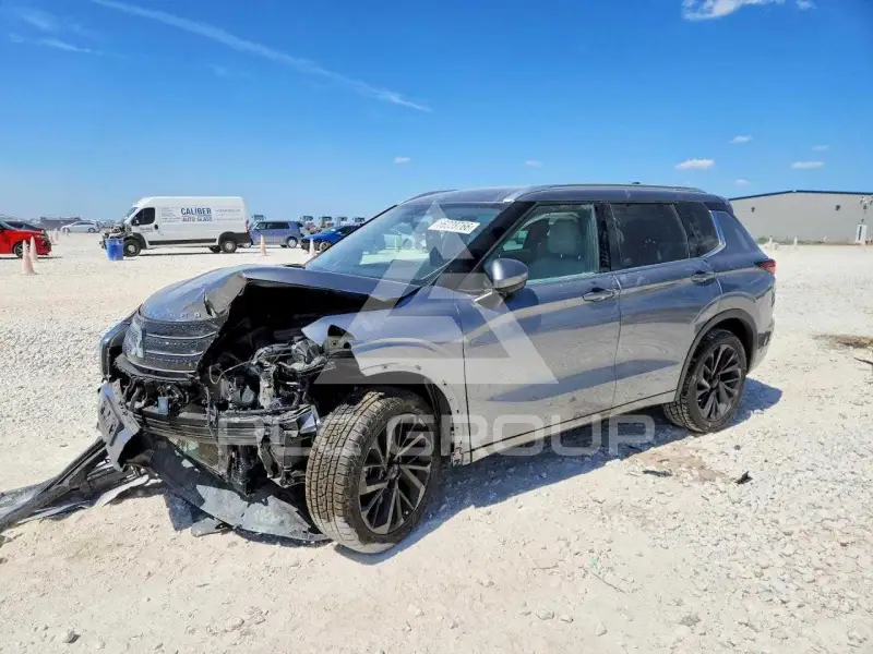 2023 Mitsubishi OUTLANDER photo