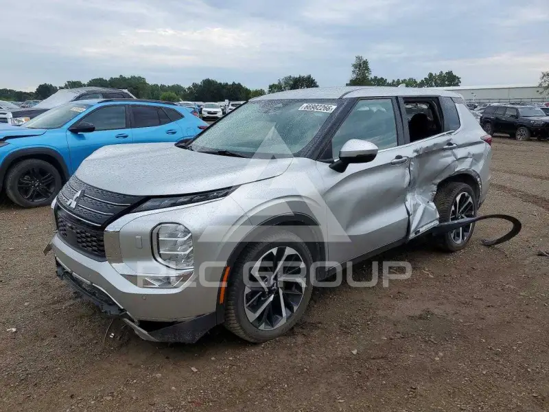 2023 Mitsubishi OUTLANDER photo