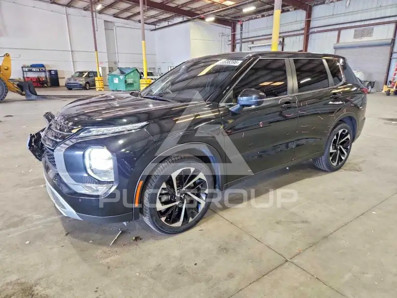 2023 Mitsubishi OUTLANDER photo