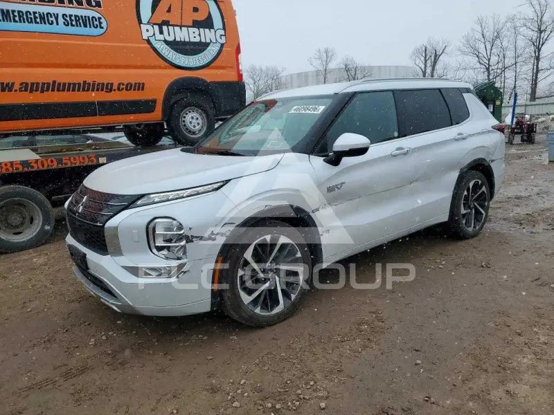 2023 Mitsubishi OUTLANDER photo
