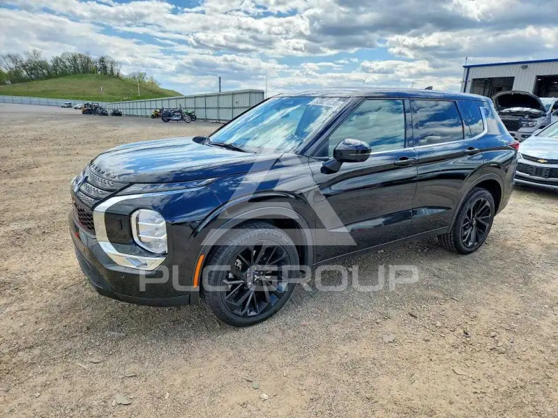 2023 Mitsubishi OUTLANDER photo