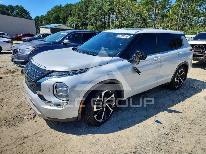 2023 Mitsubishi OUTLANDER photo