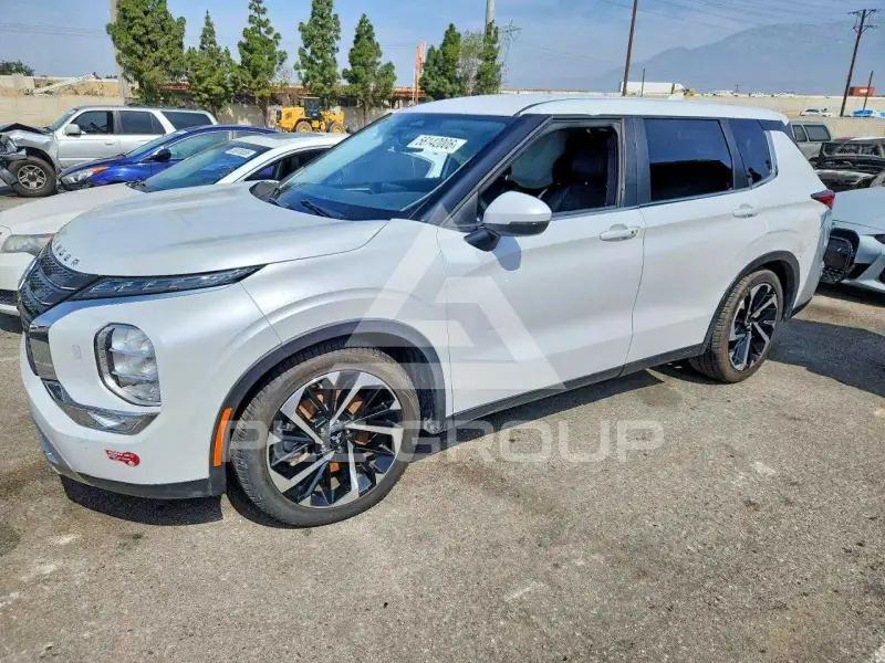 2023 Mitsubishi OUTLANDER photo