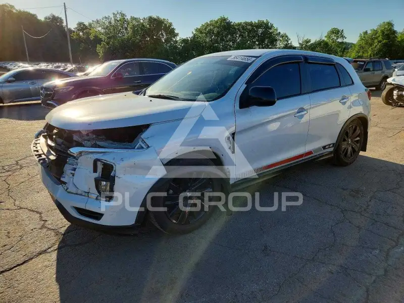 2023 Mitsubishi OUTLANDER photo