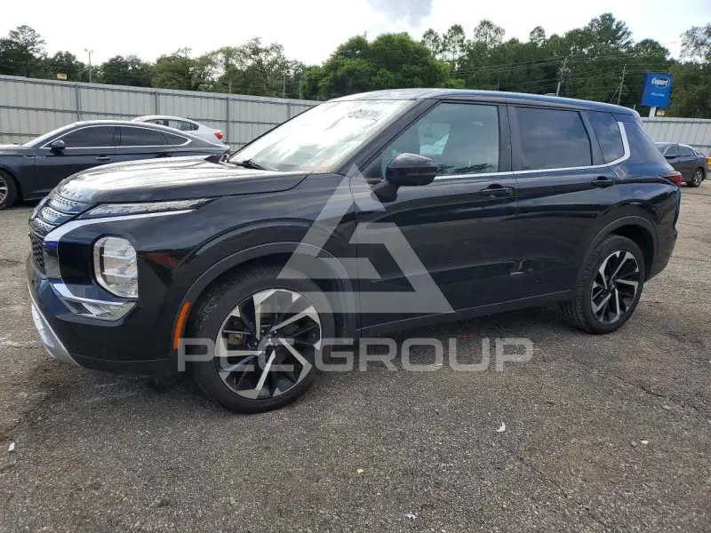 2023 Mitsubishi OUTLANDER photo