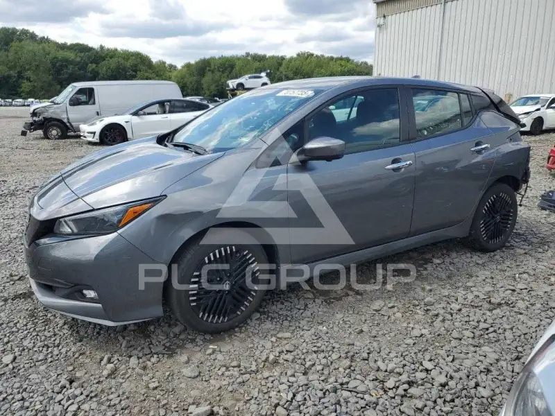 2023 Nissan LEAF photo
