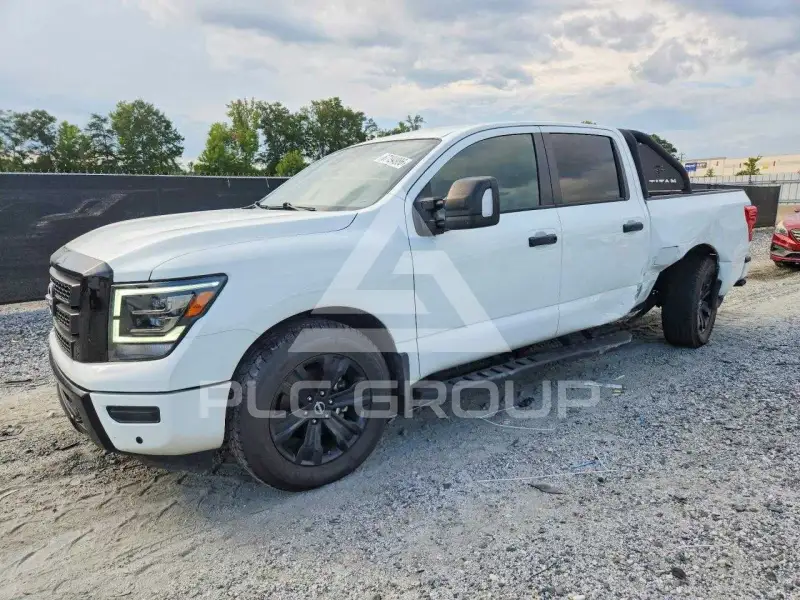 2023 Nissan TITAN фото