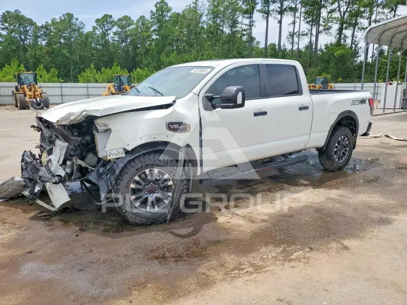 2023 Nissan TITAN фото