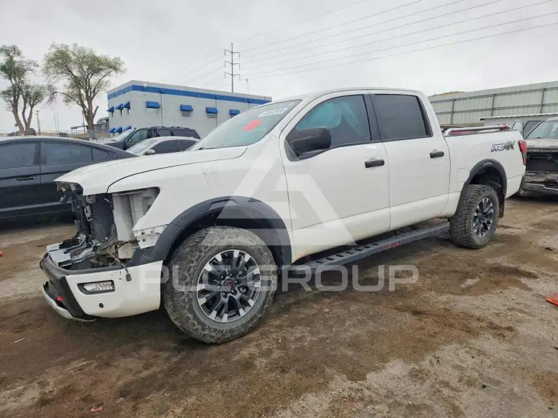 2023 Nissan TITAN фото