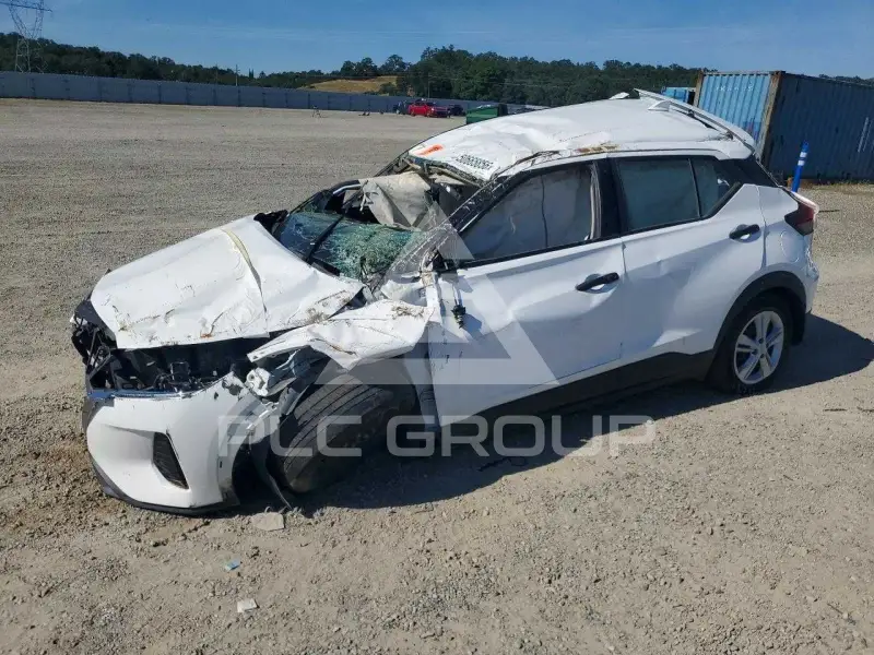 2023 Nissan KICKS photo