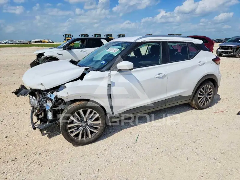 2023 Nissan KICKS фото