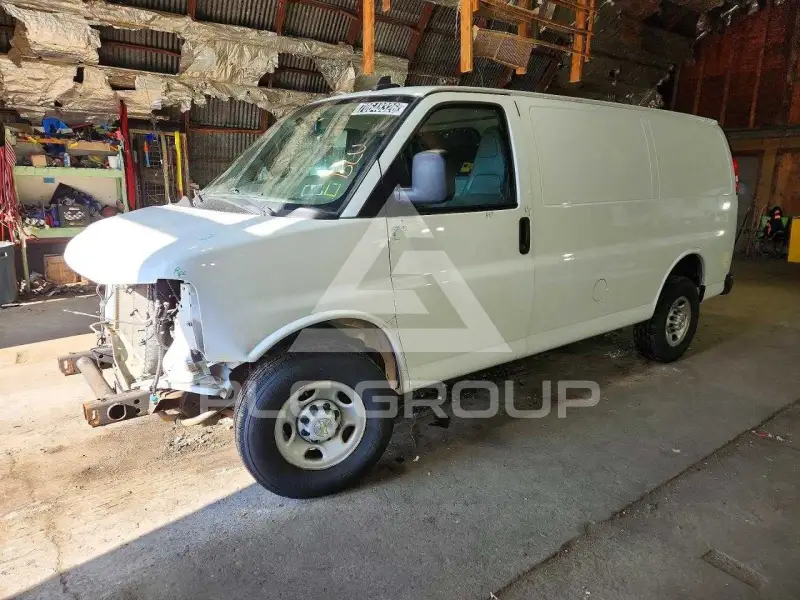 2023 Chevrolet Express фото
