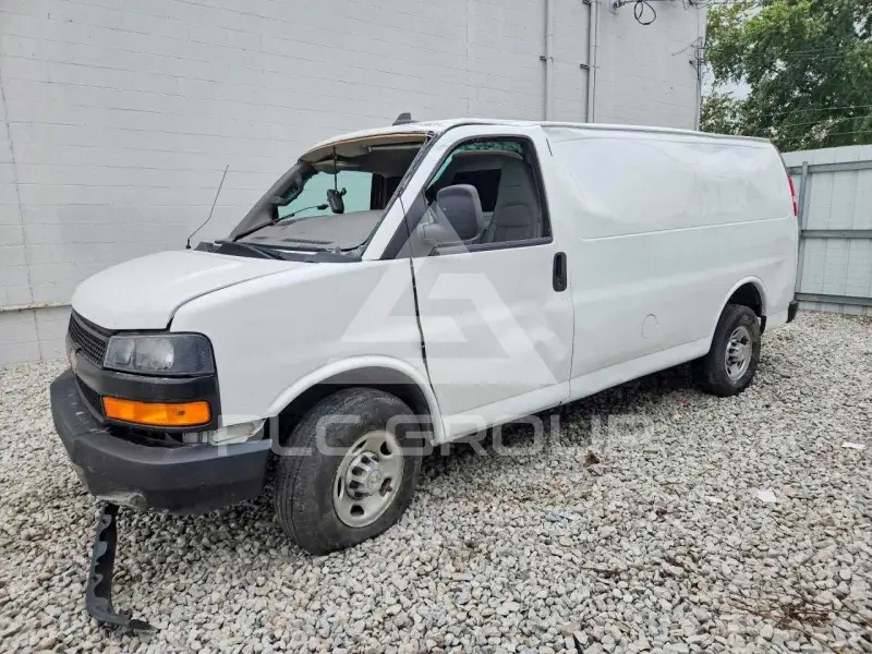 2023 Chevrolet Express фото