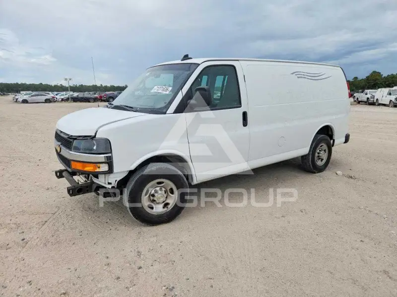 2023 Chevrolet Express фото