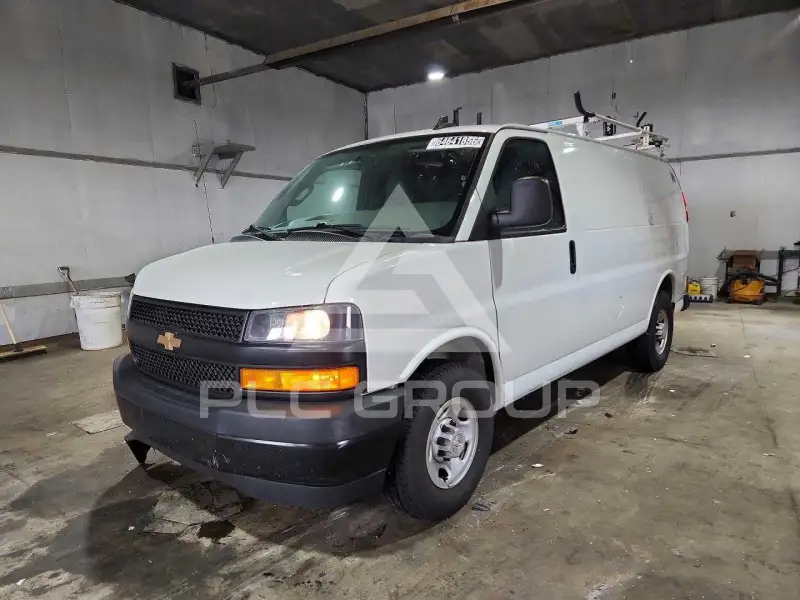 2023 Chevrolet Express фото