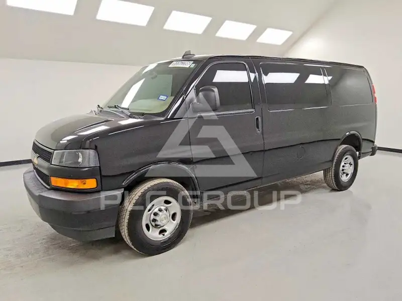 2023 Chevrolet Express фото