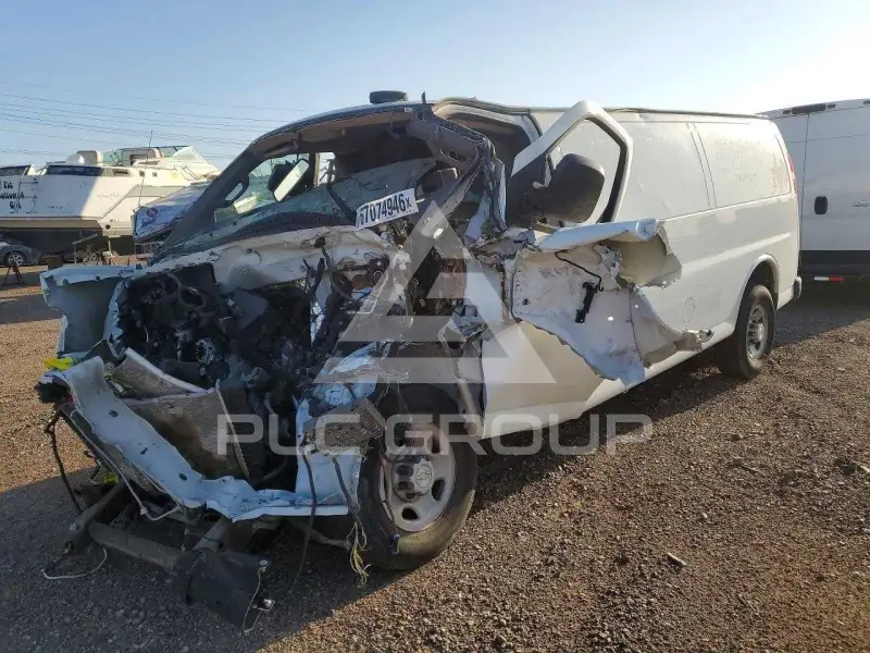 2023 Chevrolet Express фото