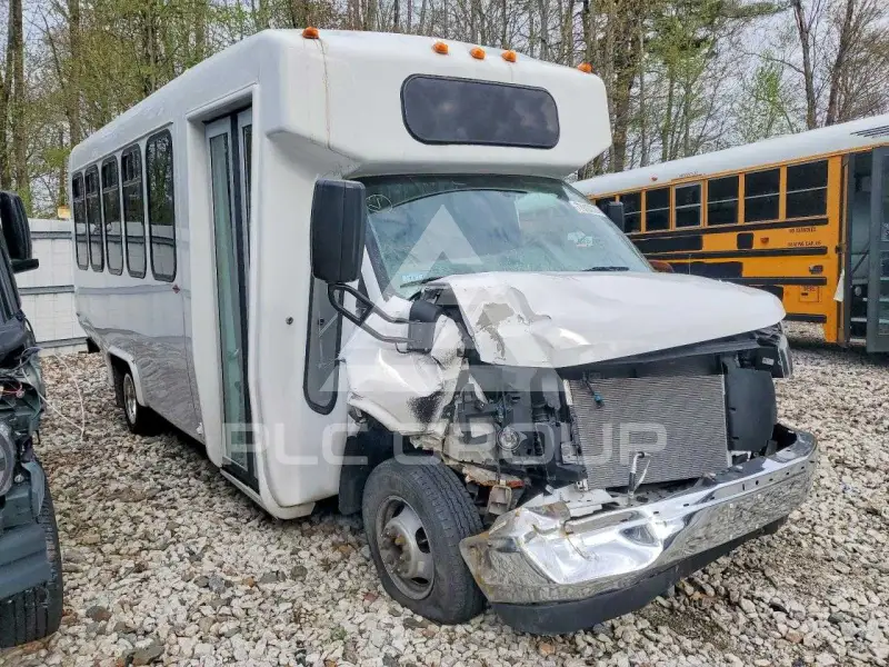 2023 Chevrolet Express фото
