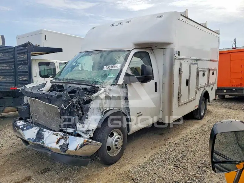 2023 Chevrolet Express photo