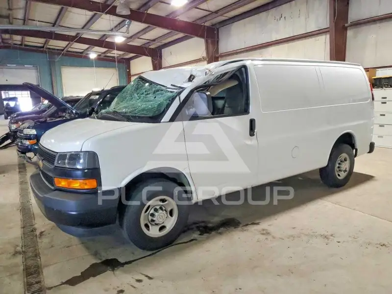 2023 Chevrolet Express фото