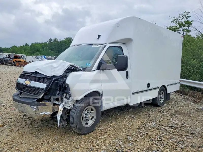 2023 Chevrolet Express фото