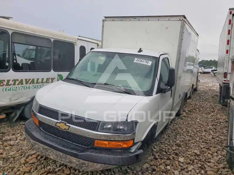 2023 Chevrolet Express фото