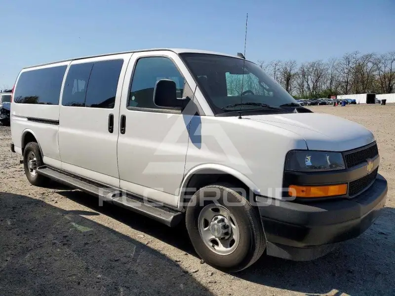 2023 Chevrolet Express фото