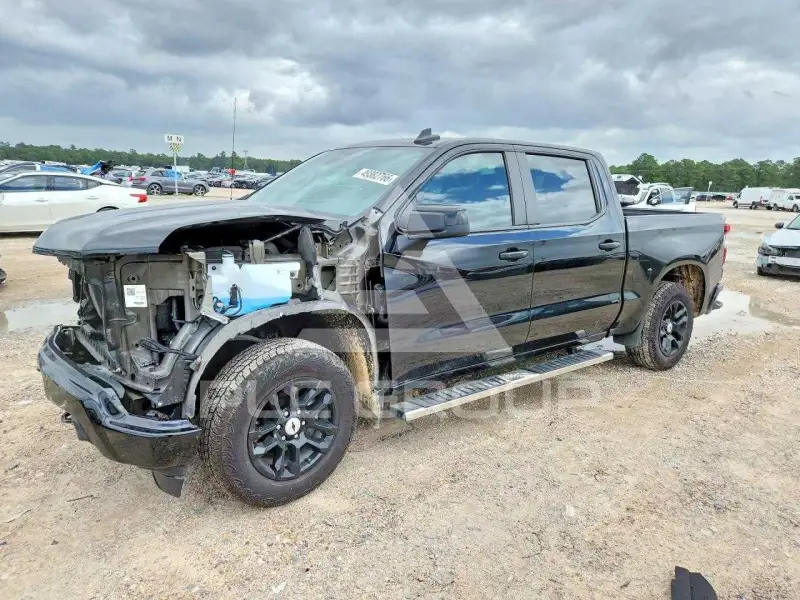 2023 Chevrolet Silverado photo