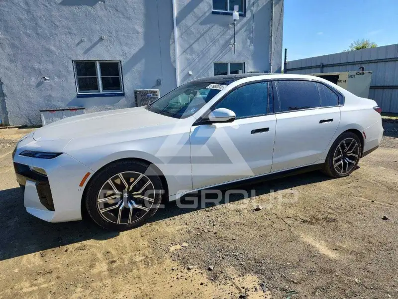 2023 BMW 740 фото