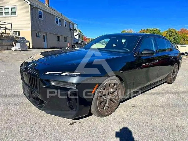 2023 BMW 760 фото
