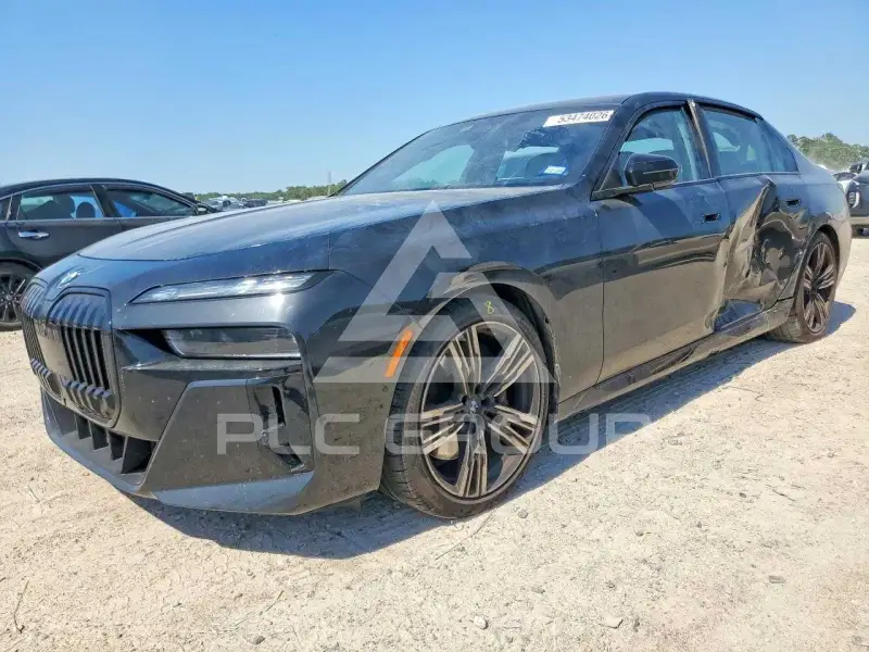 2023 BMW 760 фото