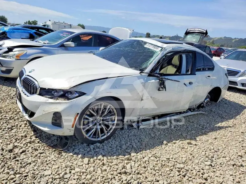2023 BMW 330 фото