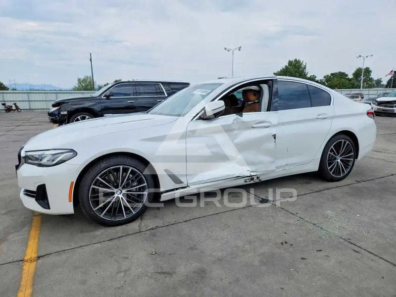 2023 BMW 540 фото