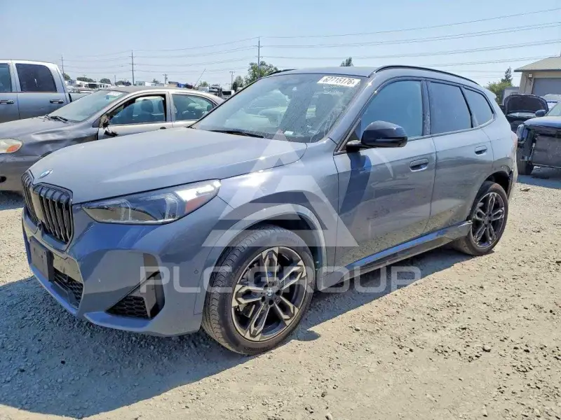 2023 BMW X1 фото