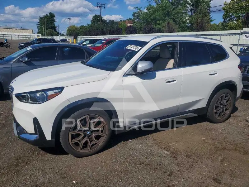 2023 BMW X1 фото